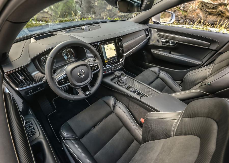 Интерьер Volvo V90 T6 R-Design 2017 года  (NA) (фото 8 из 18)